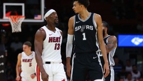 字母哥与申京误会风波化解：体育精神下的和解沟通